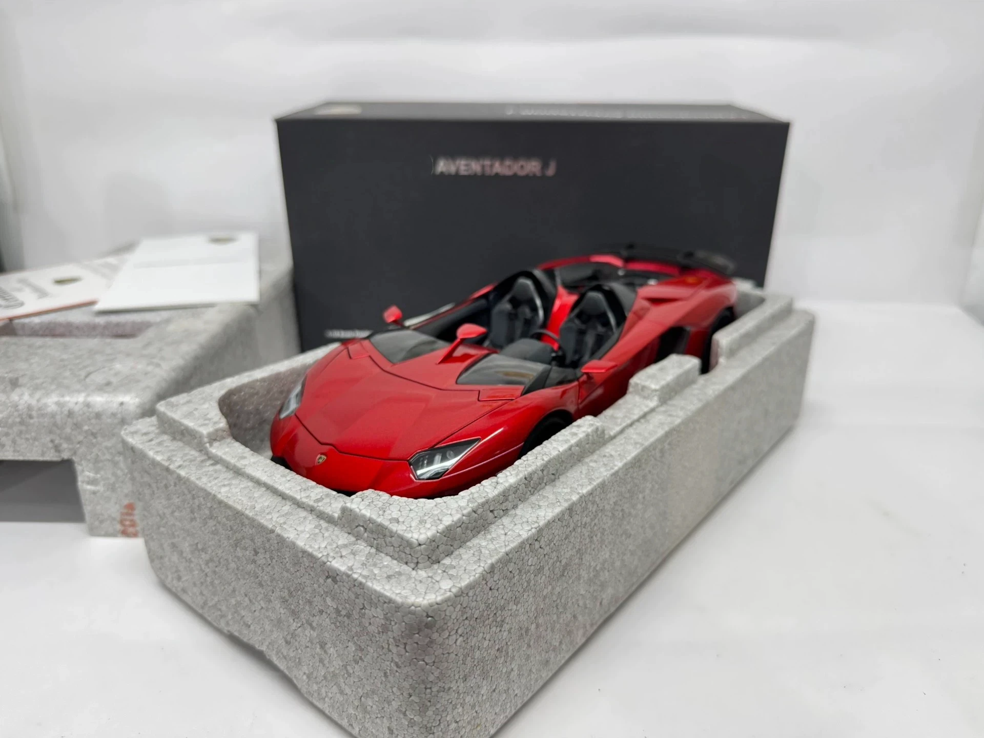 Autoart 1:18 Aventador J бордовая имитация ограниченной серии, все открытые металлические статические модели автомобиля из сплава, игрушка в подарок
Autoart 1:18 Aventador J бордовая имитация ограниченной серии, все открытые металлические статические модели автомобиля из сплава, игрушка в подарок