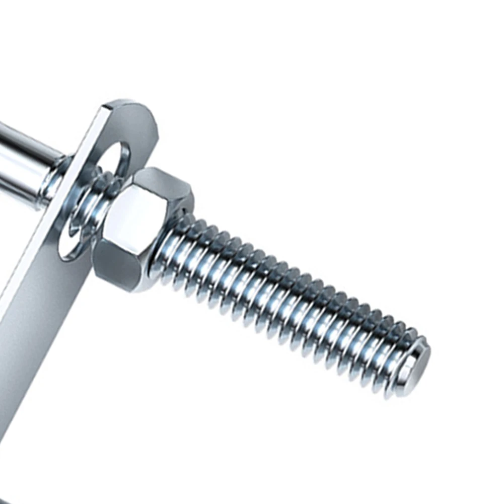 Надежный комплект U-образных трубных зажимов с серебристым покрытием, подходит для различных типов проектов, включая сборку рам и монтаж.
Надежный комплект U-образных трубных зажимов с серебристым покрытием, подходит для различных типов проектов, включая сборку рам и монтаж.