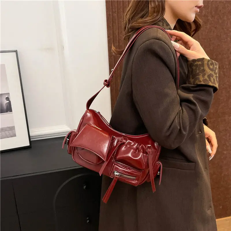 Women Wine Red Glossy Leather Crossbody Bag Zipper Casual Multi-pockets Commute Motorcycle Bags Vintage Oil Wax Leather Handbag
Women Wine Red Glossy Leather Crossbody Bag Zipper Casual Multi-pockets Commute Motorcycle Bags Vintage Oil Wax Leather Handbag
