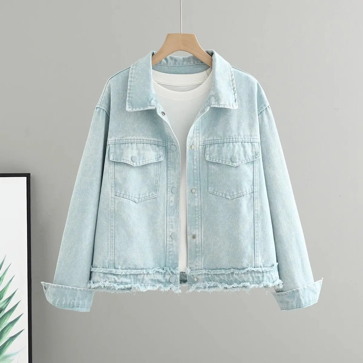 Women's Denim Shirt Jacket 2025 New Short Loose Casual Vintage Slim Fit Blue Jean Coat lady clothing Chic Outwear street top Y2K
Women's Denim Shirt Jacket 2025 New Short Loose Casual Vintage Slim Fit Blue Jean Coat lady clothing Chic Outwear street top Y2K