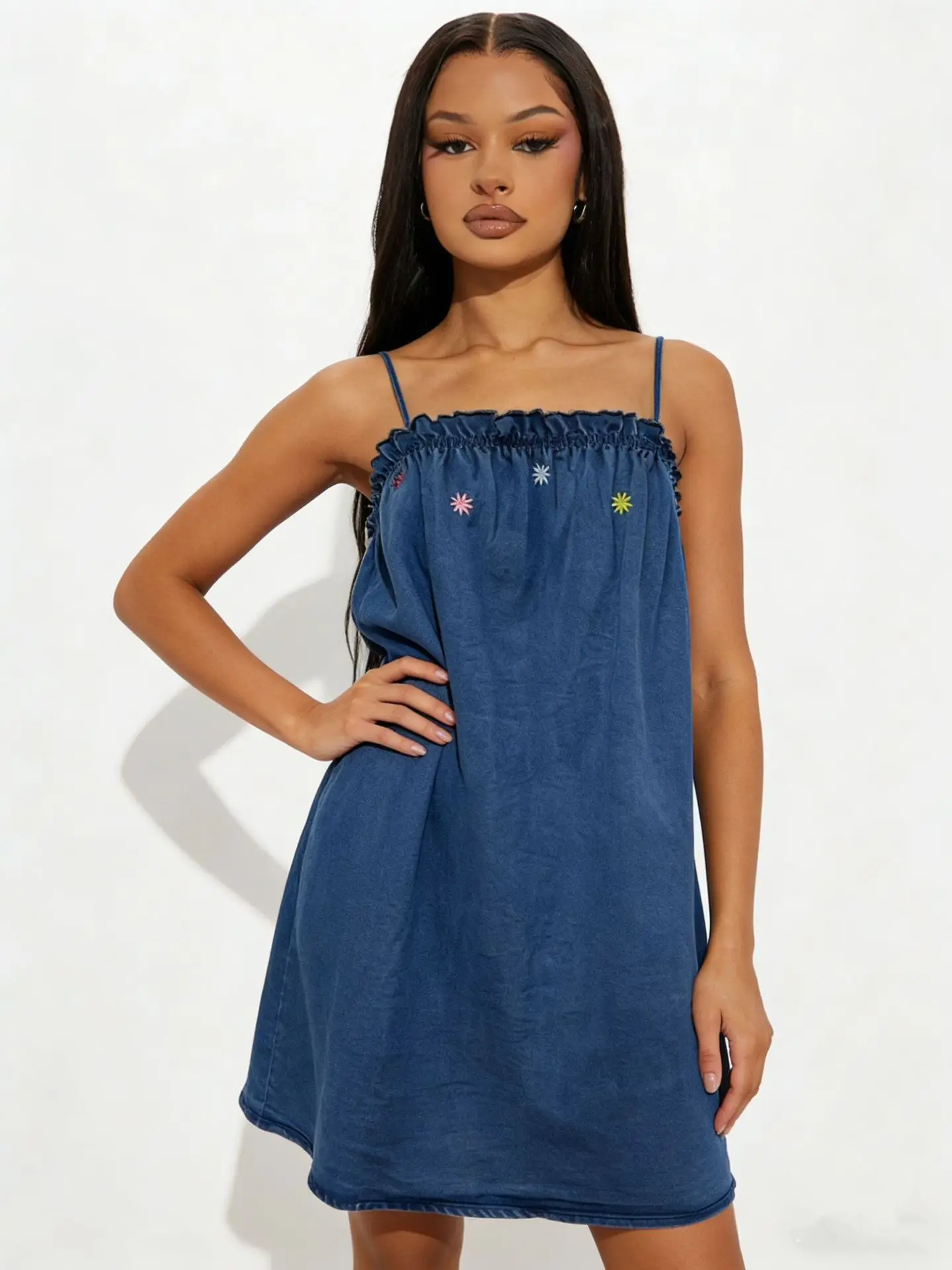 Women's Denim Camisole Dress with Fresh Small Flower Embroidery Loose A-Line Short Skirt Fashionable Summer Casual Dress
Women's Denim Camisole Dress with Fresh Small Flower Embroidery Loose A-Line Short Skirt Fashionable Summer Casual Dress