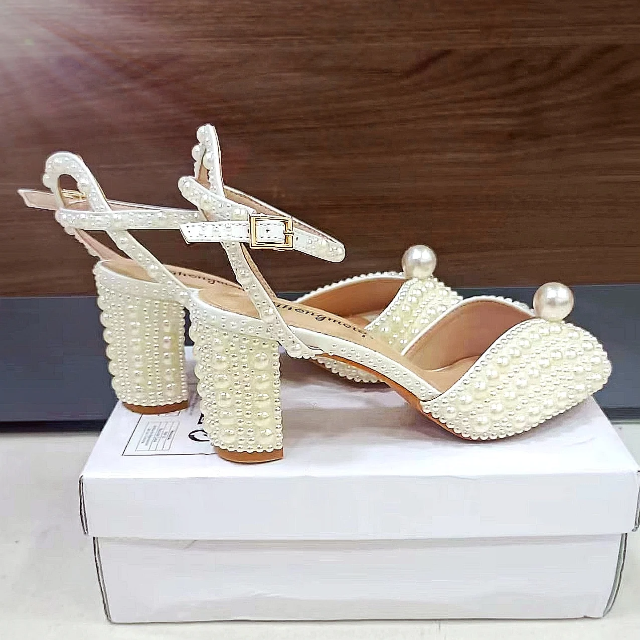 Open Toe Pearl Sandals Buckle Straps Female Pumps Summer Slingback Women Shoes Square Heels Zapatos Mujer
Open Toe Pearl Sandals Buckle Straps Female Pumps Summer Slingback Women Shoes Square Heels Zapatos Mujer