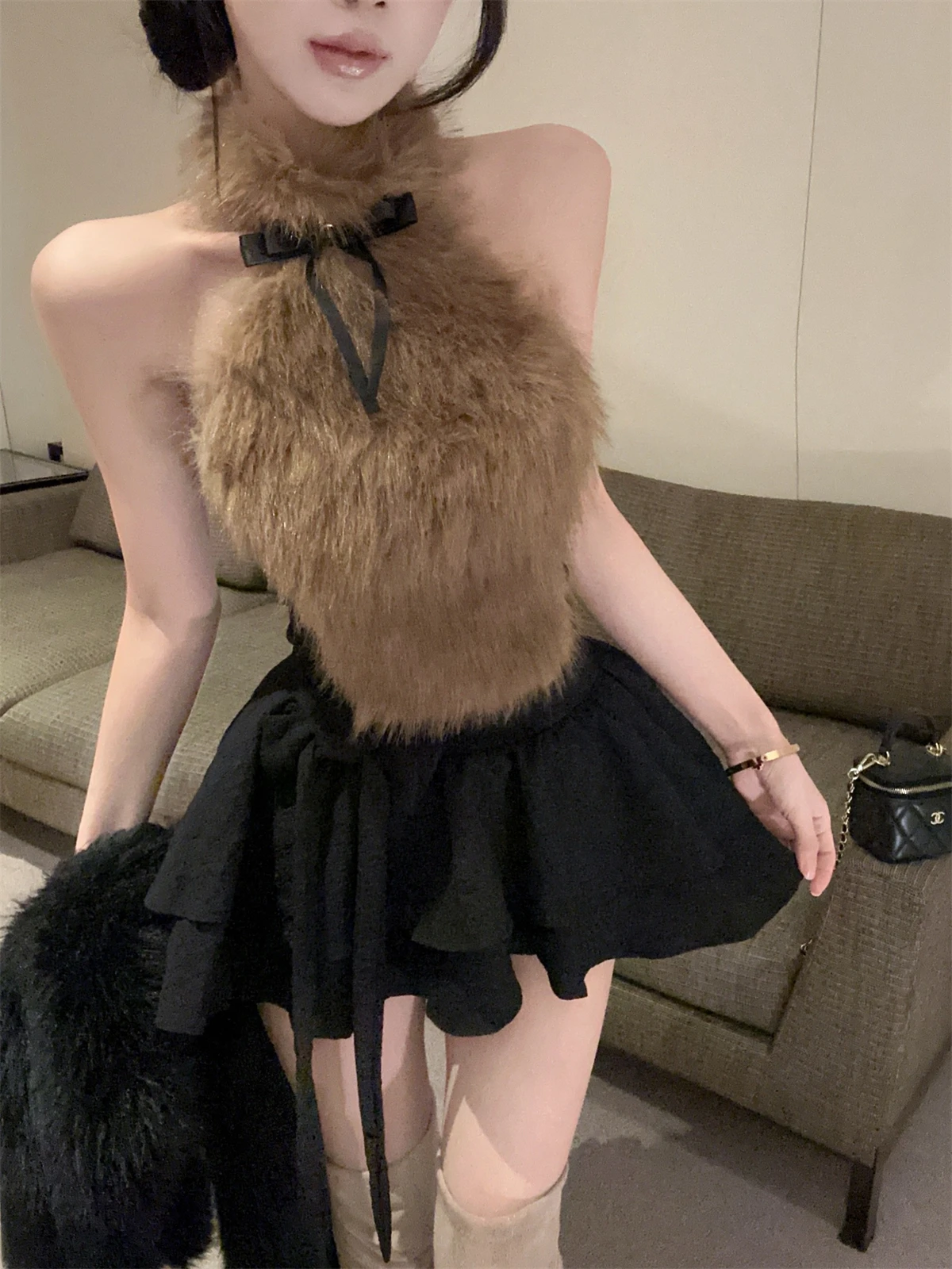 Retro Spicy Girl Plush Sleeveless Neck Hanging Tube Top Vest Women's Clothing Bow Knot Versatile Puffy Half Skirt Set
Retro Spicy Girl Plush Sleeveless Neck Hanging Tube Top Vest Women's Clothing Bow Knot Versatile Puffy Half Skirt Set