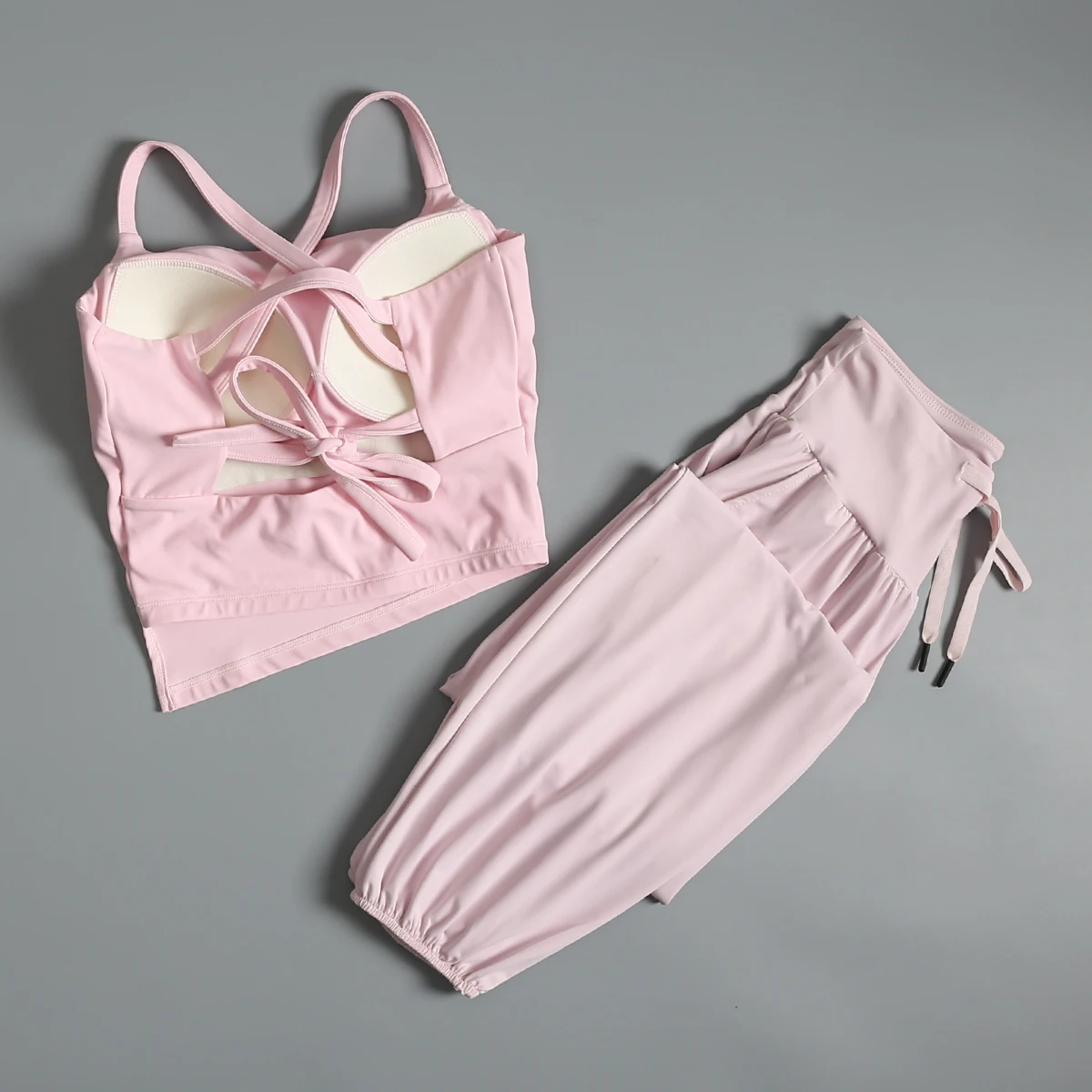 Beautiful yoga suit for women with high-end 2025 new fitness clothes sports vest Pilates training top
Beautiful yoga suit for women with high-end 2025 new fitness clothes sports vest Pilates training top