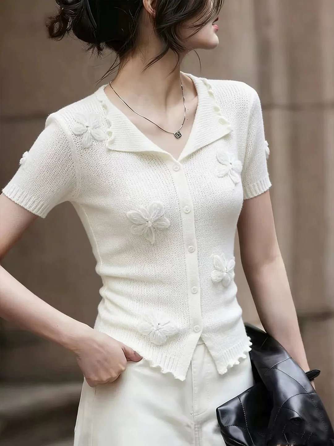Summer Soft Comfortable Knitted Top Women's Slim Fit Short Sleeve Single Button Design Sensation Commute Shirt Korean Style
Summer Soft Comfortable Knitted Top Women's Slim Fit Short Sleeve Single Button Design Sensation Commute Shirt Korean Style