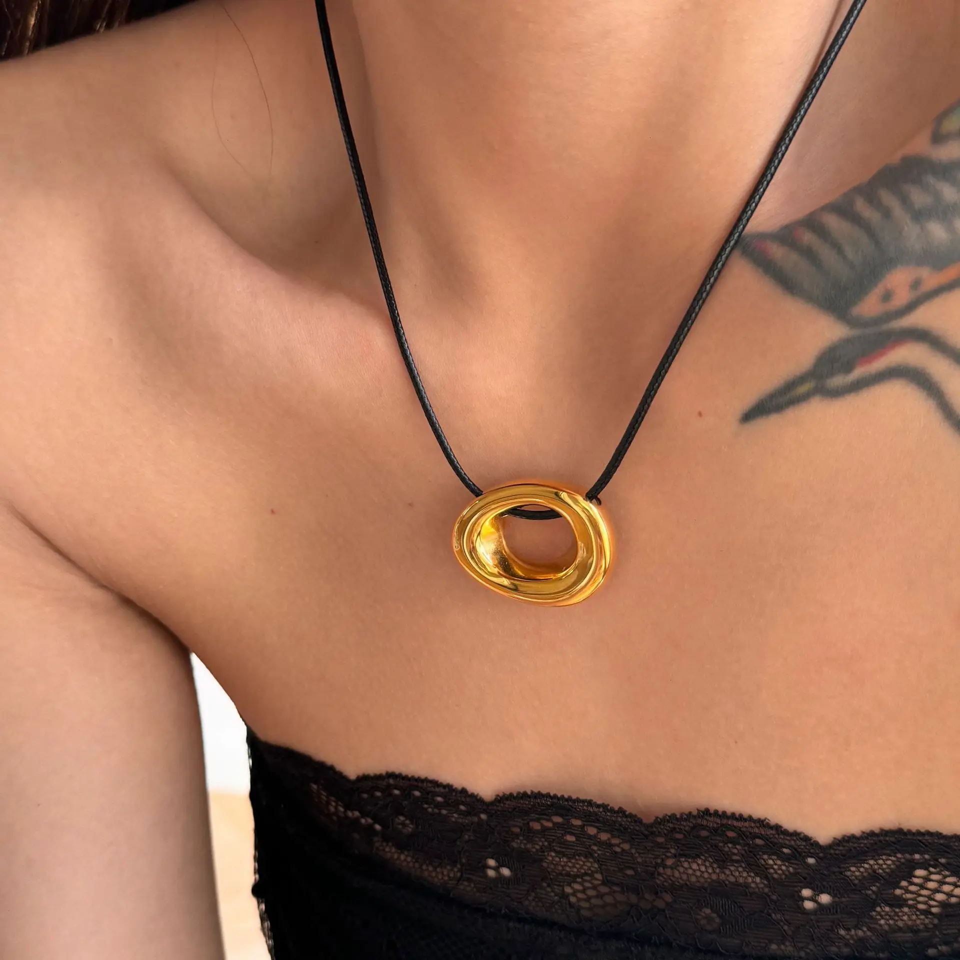 Miranda Stainless Steel Round Hollow Pendant Minimalist Necklace Women Gold Color Minimalist Chic Versatile Collar Jewelry
Miranda Stainless Steel Round Hollow Pendant Minimalist Necklace Women Gold Color Minimalist Chic Versatile Collar Jewelry