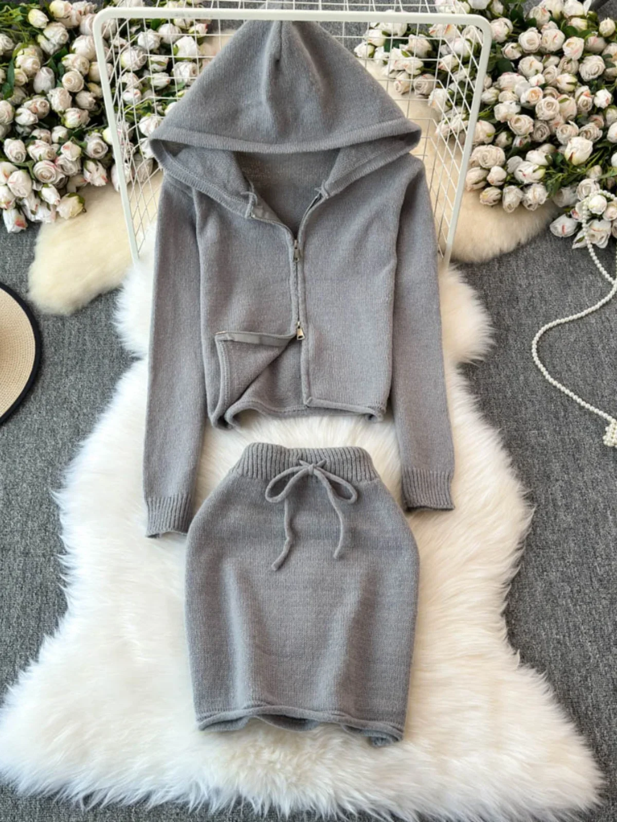 Solid Fashion Knit Skirt Women Set Chic Long Sleeve Zipper Hooded Cropped Cardigan Tops Suit Lady Slim Mini Skirts Outfits 2024
Solid Fashion Knit Skirt Women Set Chic Long Sleeve Zipper Hooded Cropped Cardigan Tops Suit Lady Slim Mini Skirts Outfits 2024