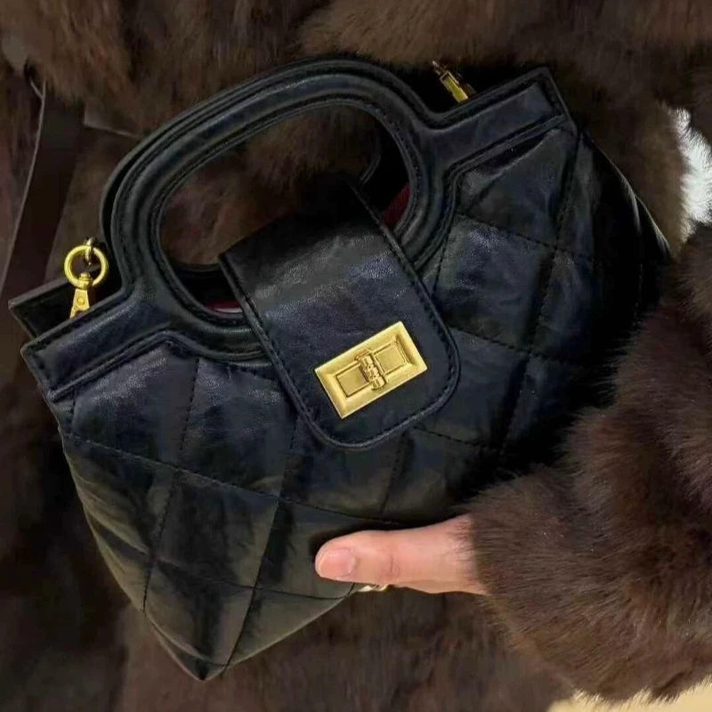 Genuine Oil Wax Leather Diamond Quilted Handbag, Spacious Top Handle Chain Crossbody Purse for Daily Casual Shopping
Genuine Oil Wax Leather Diamond Quilted Handbag, Spacious Top Handle Chain Crossbody Purse for Daily Casual Shopping