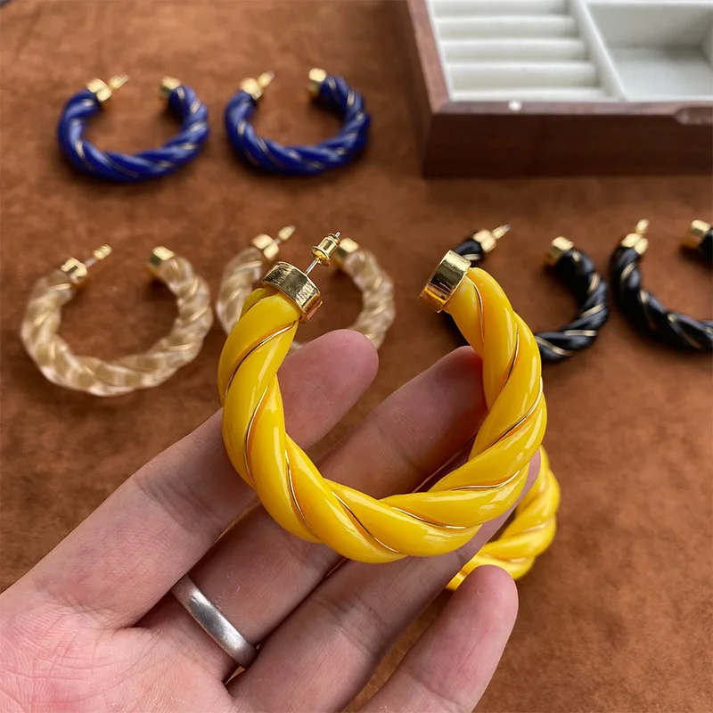 New Classic French Retro Exaggerated Resin Twisted Earrings for Women Simple and Versatile Niche Temperament Earrings Cold Style
New Classic French Retro Exaggerated Resin Twisted Earrings for Women Simple and Versatile Niche Temperament Earrings Cold Style