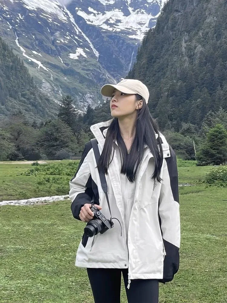 Charge Suit Female Three in One Detachable 2pcs Set Men's Outdoor Mountaineering Suit Windproof Waterproof Autumn Winter Coat
Charge Suit Female Three in One Detachable 2pcs Set Men's Outdoor Mountaineering Suit Windproof Waterproof Autumn Winter Coat