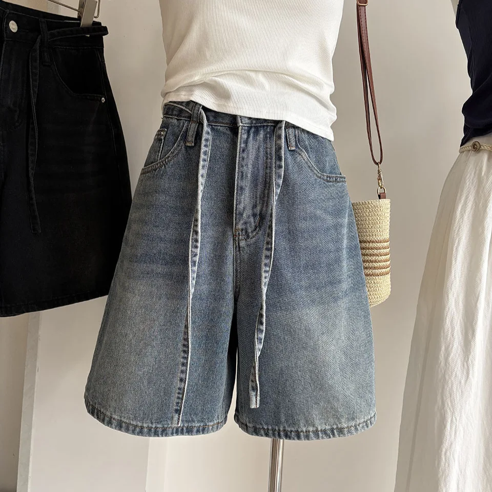Retro High Waist Five-Point Straight Leg Denim Shorts Women's Summer New Loose Slimming Casual Wide Leg Mid-Pants
Retro High Waist Five-Point Straight Leg Denim Shorts Women's Summer New Loose Slimming Casual Wide Leg Mid-Pants