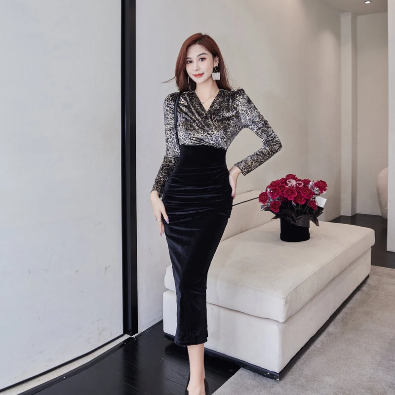 V Neck Elegant Dresses for Women 2022 Long Sleeves Black Sexy Costume Woman Leopard Print Midi Dress Korean Fashion Women's Chic
V Neck Elegant Dresses for Women 2022 Long Sleeves Black Sexy Costume Woman Leopard Print Midi Dress Korean Fashion Women's Chic