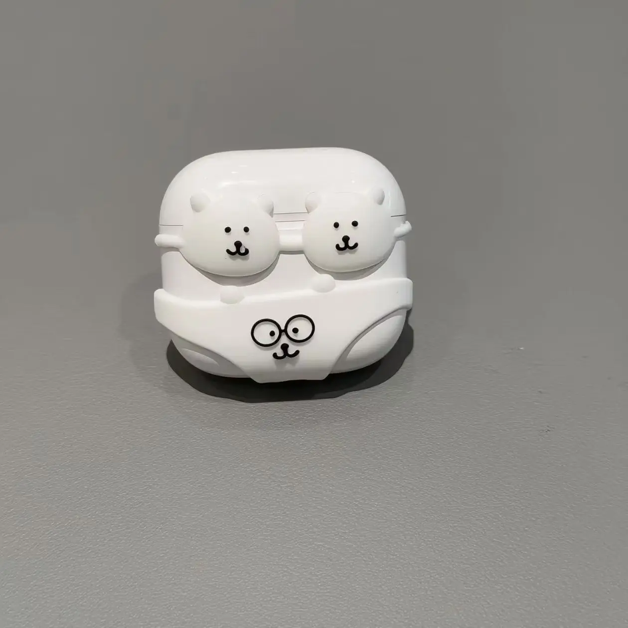 Cute 3D Cartoon White Bear Bikini & Glasses Earphone Case Decor Set, Kawaii Silicone Mini Accessories for AirPods 1/2/3/Pro Wire
Cute 3D Cartoon White Bear Bikini & Glasses Earphone Case Decor Set, Kawaii Silicone Mini Accessories for AirPods 1/2/3/Pro Wire