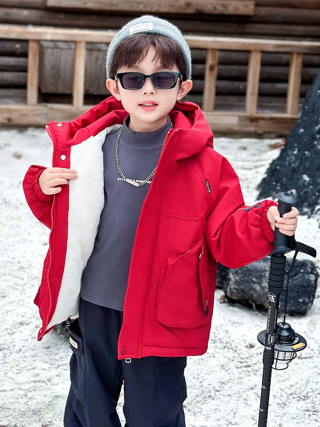 Зимняя куртка для мальчиков из утепленного хлопка с капюшоном, теплая, молодежная, приталенная, длинная, на молнии, верхняя одежда для мальчиков
Зимняя куртка для мальчиков из утепленного хлопка с капюшоном, теплая, молодежная, приталенная, длинная, на молнии, верхняя одежда для мальчиков