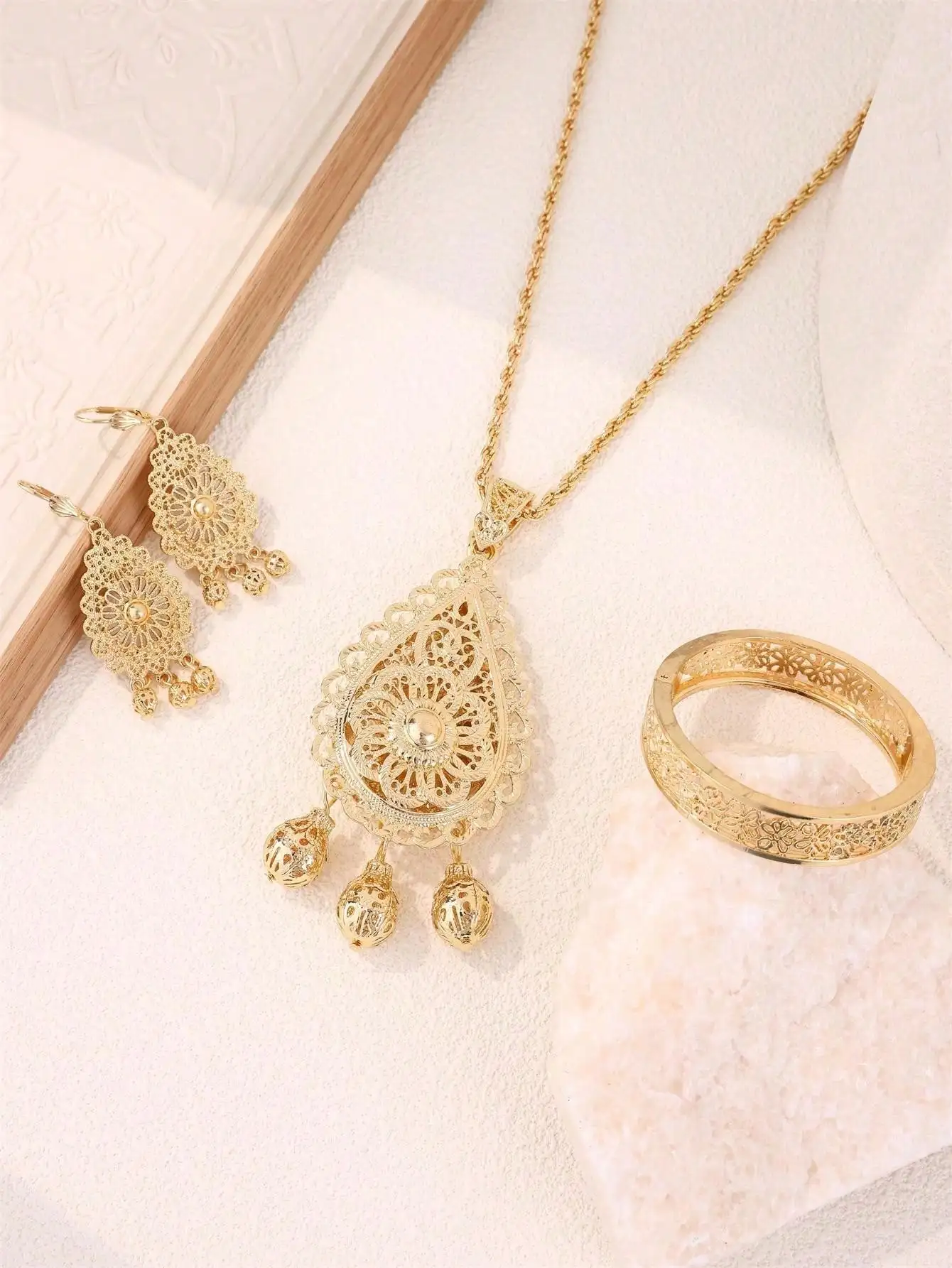 Floral Zinc Alloy Necklace Palace Retro Style Caftan Clothing Accessories Moroccan Bride Wedding Accessories
Floral Zinc Alloy Necklace Palace Retro Style Caftan Clothing Accessories Moroccan Bride Wedding Accessories