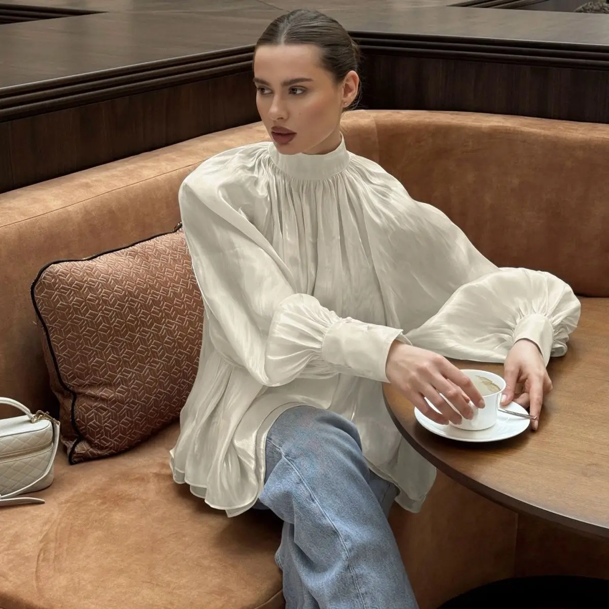 Lantern Sleeve Top Temperament Fashion Light Luxury High Sense Long Sleeve Shirt Loose Niche Design Sense
Lantern Sleeve Top Temperament Fashion Light Luxury High Sense Long Sleeve Shirt Loose Niche Design Sense