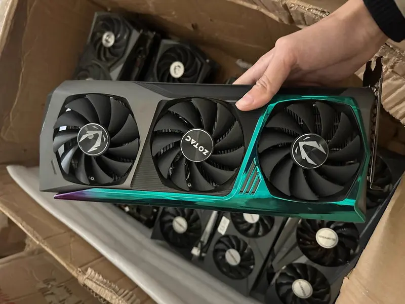 Оригинальный радиатор-кулер для видеокарты ZOTAC RTX3090 AMP HOLO, белый/черный, с задней панелью
Оригинальный радиатор-кулер для видеокарты ZOTAC RTX3090 AMP HOLO, белый/черный, с задней панелью