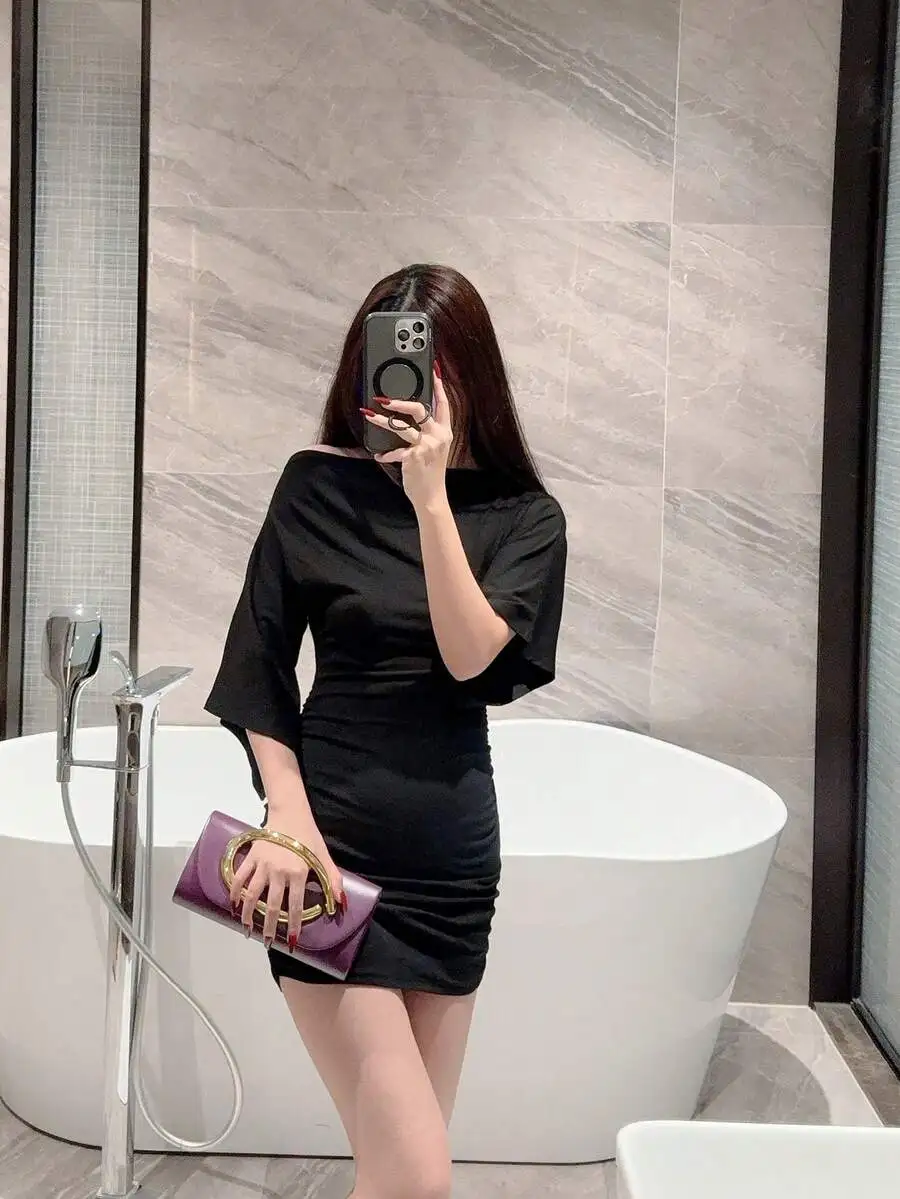 Elegant Mini Box Clutch Bag With Metal Handle For Evening Party Wedding
Elegant Mini Box Clutch Bag With Metal Handle For Evening Party Wedding