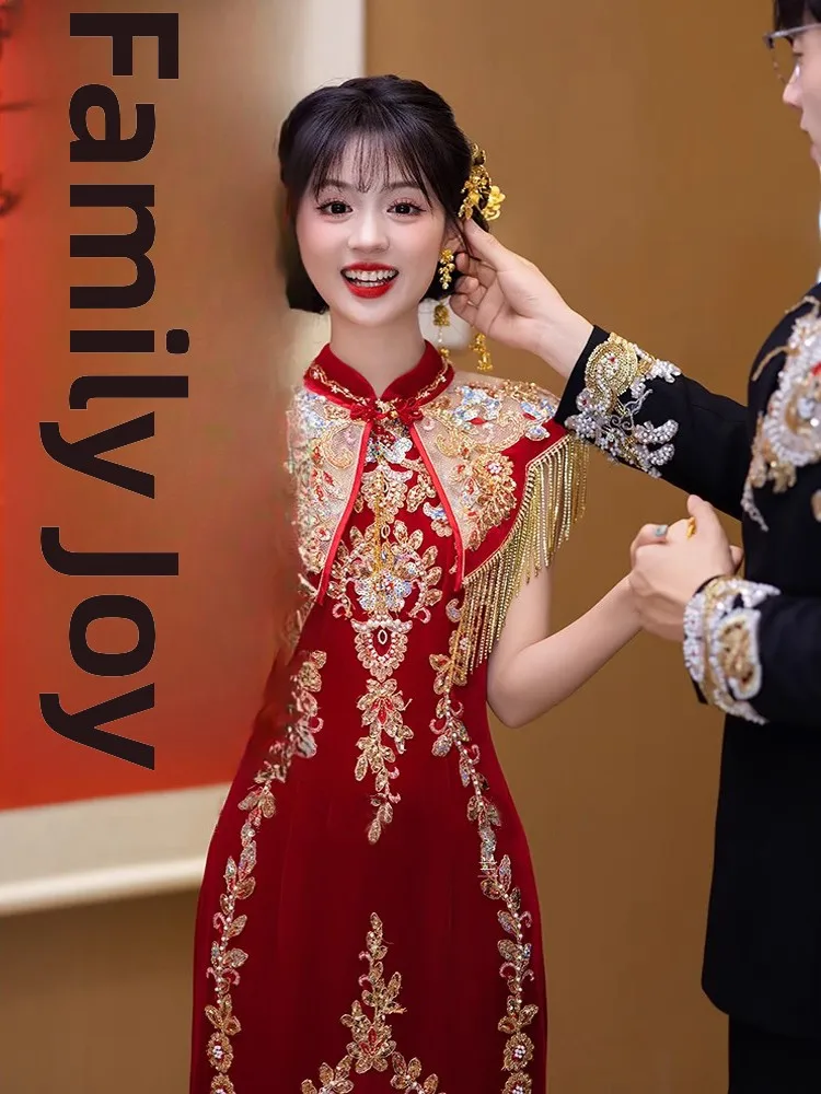 Новое роскошное китайское свадебное платье для возвращения домой
Новое роскошное китайское свадебное платье для возвращения домой