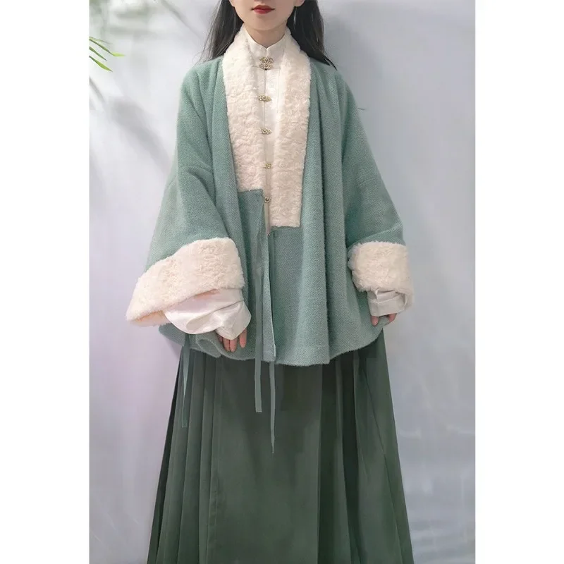Winter Traditional Chinese Clothing for Women Ming Dynasty Sttyle Green Fleece Coat Horse Faced Skirt Vêtements Chinois Femme
Winter Traditional Chinese Clothing for Women Ming Dynasty Sttyle Green Fleece Coat Horse Faced Skirt Vêtements Chinois Femme