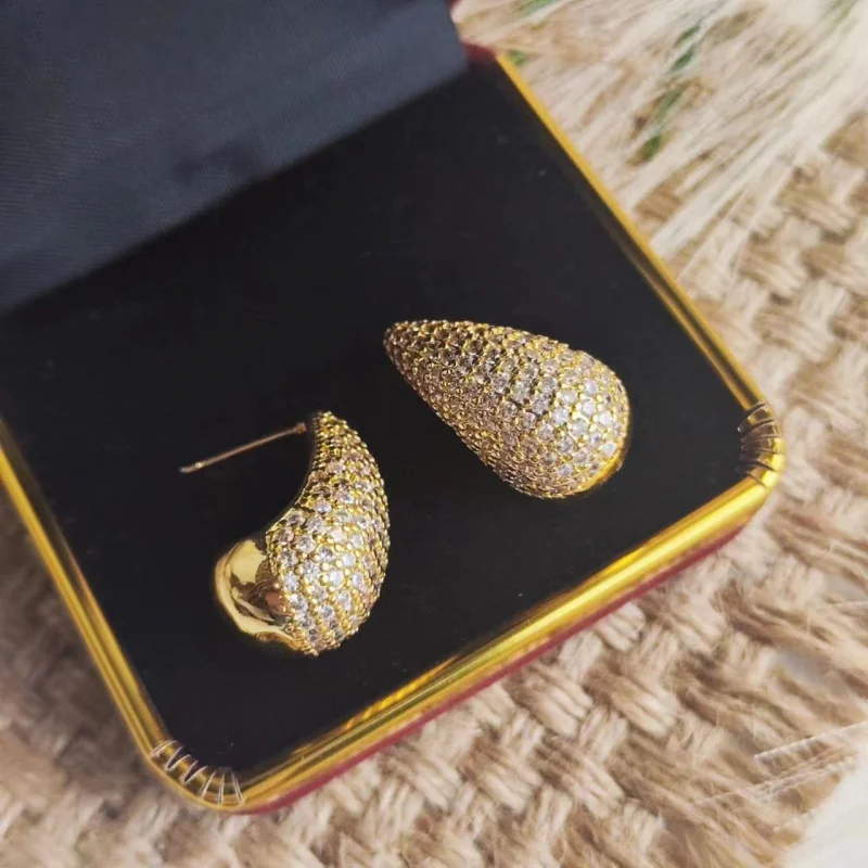 Серьги-гвоздики Серебряные иглы Изысканные модные блестящие микроинкрустированные цирконием в форме капли Маленькие серьги 925
Серьги-гвоздики Серебряные иглы Изысканные модные блестящие микроинкрустированные цирконием в форме капли Маленькие серьги 925