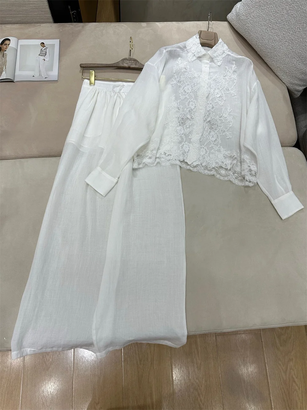 Women's Two-Piece Set Heavy-Duty Lace Embroidered Ramie Shirt Straight-Leg Pants Set
Women's Two-Piece Set Heavy-Duty Lace Embroidered Ramie Shirt Straight-Leg Pants Set