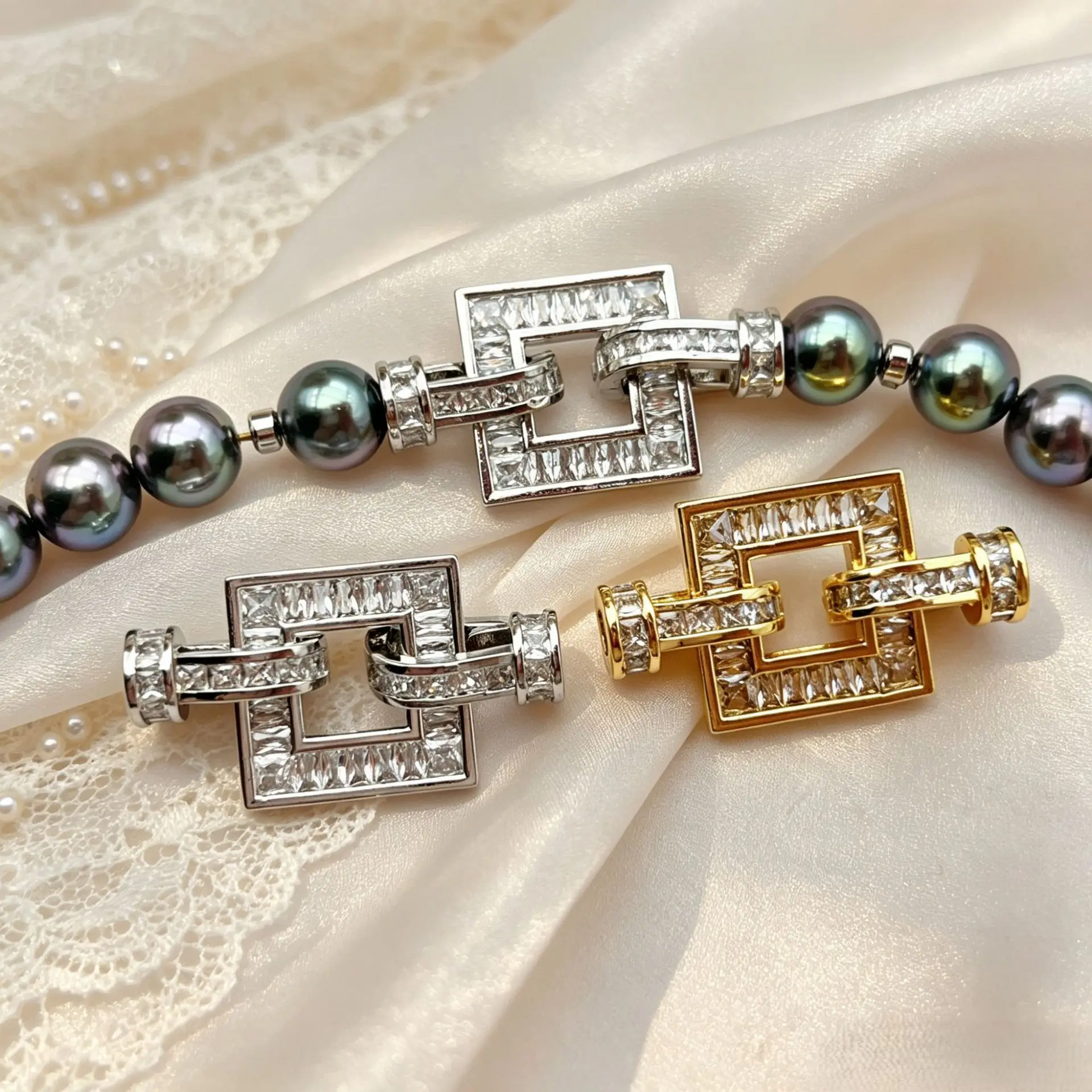 2pcs Zircon Inlaid Square Copper Plated 18k Gold Connecting Buckle Pearl Necklace Connecting Buckle DIY Handmade Accessories
2pcs Zircon Inlaid Square Copper Plated 18k Gold Connecting Buckle Pearl Necklace Connecting Buckle DIY Handmade Accessories