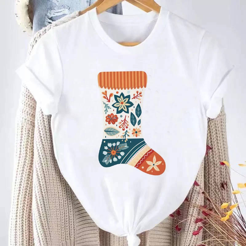 Festive Christmas Stocking Graphic T-Shirt Women's Short Sleeve Holiday Style Top Clothing Christmas Fashion White Print T-Shirt
Festive Christmas Stocking Graphic T-Shirt Women's Short Sleeve Holiday Style Top Clothing Christmas Fashion White Print T-Shirt