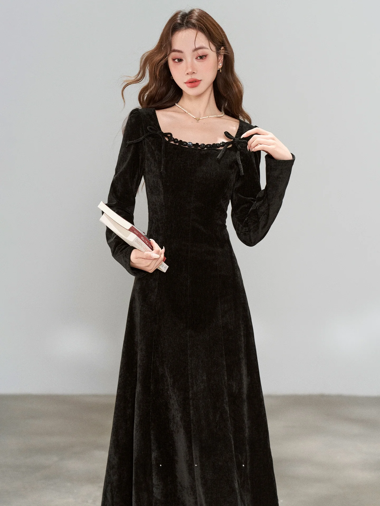 Black Velvet Square Neck Long Dress Women's Style Hepburn Vintage Spring Autumn New Arrival A-Line Skirt High Waist French Se...
Black Velvet Square Neck Long Dress Women's Style Hepburn Vintage Spring Autumn New Arrival A-Line Skirt High Waist French Se...