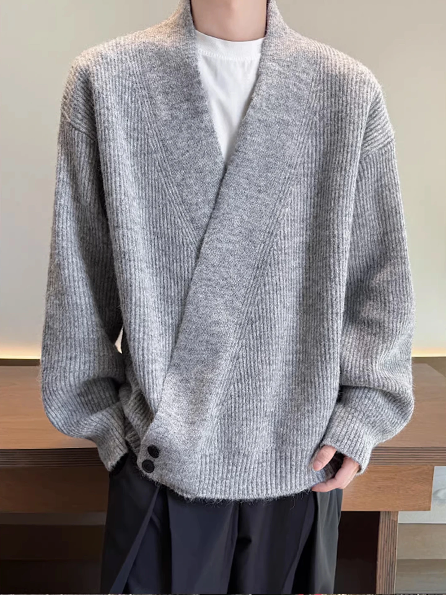 Cleanfit V-Ne Open Cardigan Knitted Sweater ex Autumn Winter High-End Feel Asymmetrical Button Knitwear Casual Sle
Cleanfit V-Ne Open Cardigan Knitted Sweater ex Autumn Winter High-End Feel Asymmetrical Button Knitwear Casual Sle