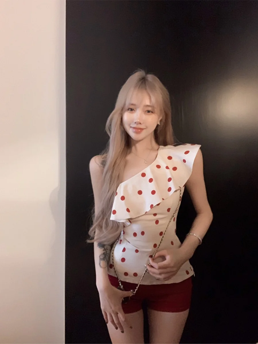 Sweet Style Polka Dot Sleeveless Shirt Women's Summer Shoulder Bared Chic Top Lace Trim One Shoulder Design Slim Fit Short Sl...
Sweet Style Polka Dot Sleeveless Shirt Women's Summer Shoulder Bared Chic Top Lace Trim One Shoulder Design Slim Fit Short Sl...