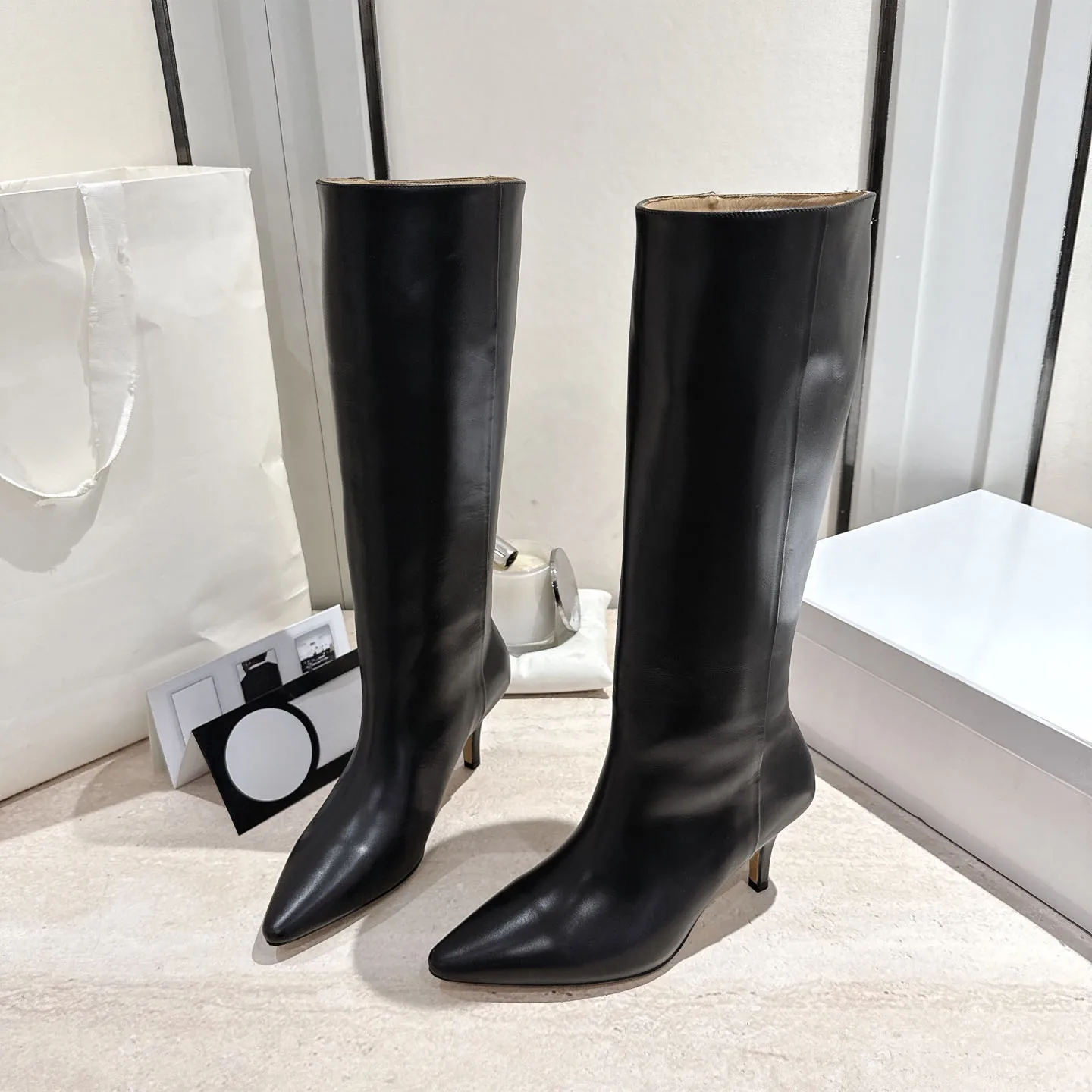 Осенне-зимние новые длинные сапоги с боковой молнией для женщин, модные ботинки телесного цвета из воловьей ткани, подкладка из воловьей кожи
Осенне-зимние новые длинные сапоги с боковой молнией для женщин, модные ботинки телесного цвета из воловьей ткани, подкладка из воловьей кожи