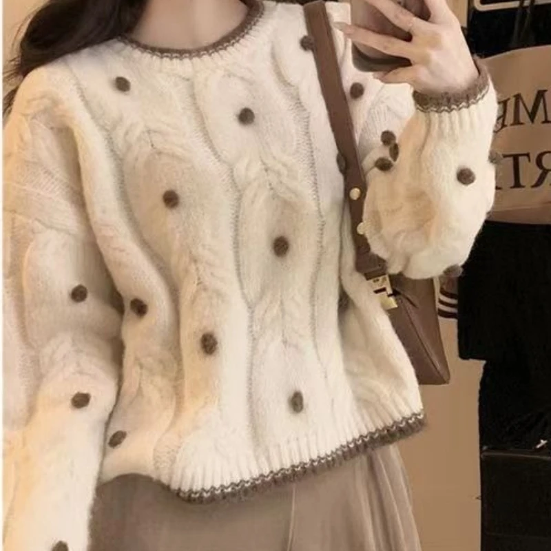 Sweater Women's Design Sense Niche 2025 Spring and Autumn New Style Milk Glutinous Style Western-style Knitted Sweater
Sweater Women's Design Sense Niche 2025 Spring and Autumn New Style Milk Glutinous Style Western-style Knitted Sweater