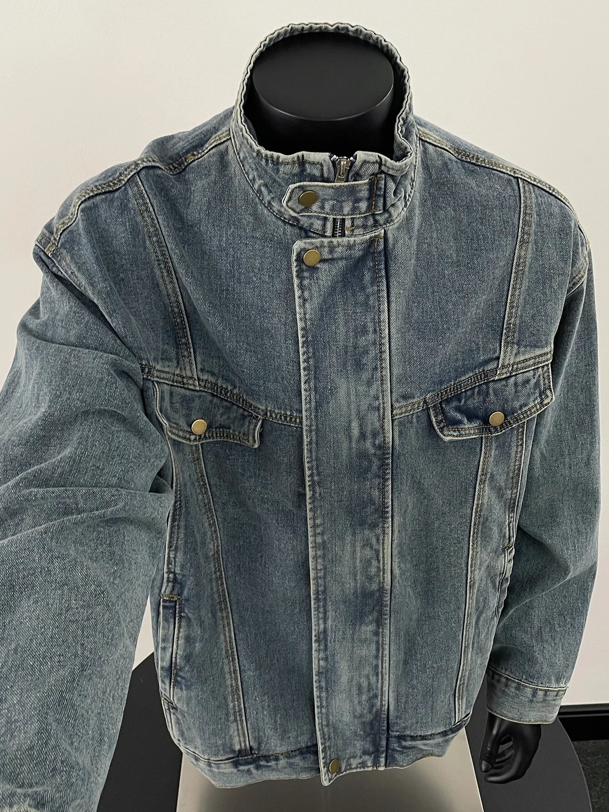 Washed Denim Jacket Men's Casual Sporty High Street American Style Spring Autumn Stand Collar Breathable Long Sleeve Jeans Ja...
Washed Denim Jacket Men's Casual Sporty High Street American Style Spring Autumn Stand Collar Breathable Long Sleeve Jeans Ja...
