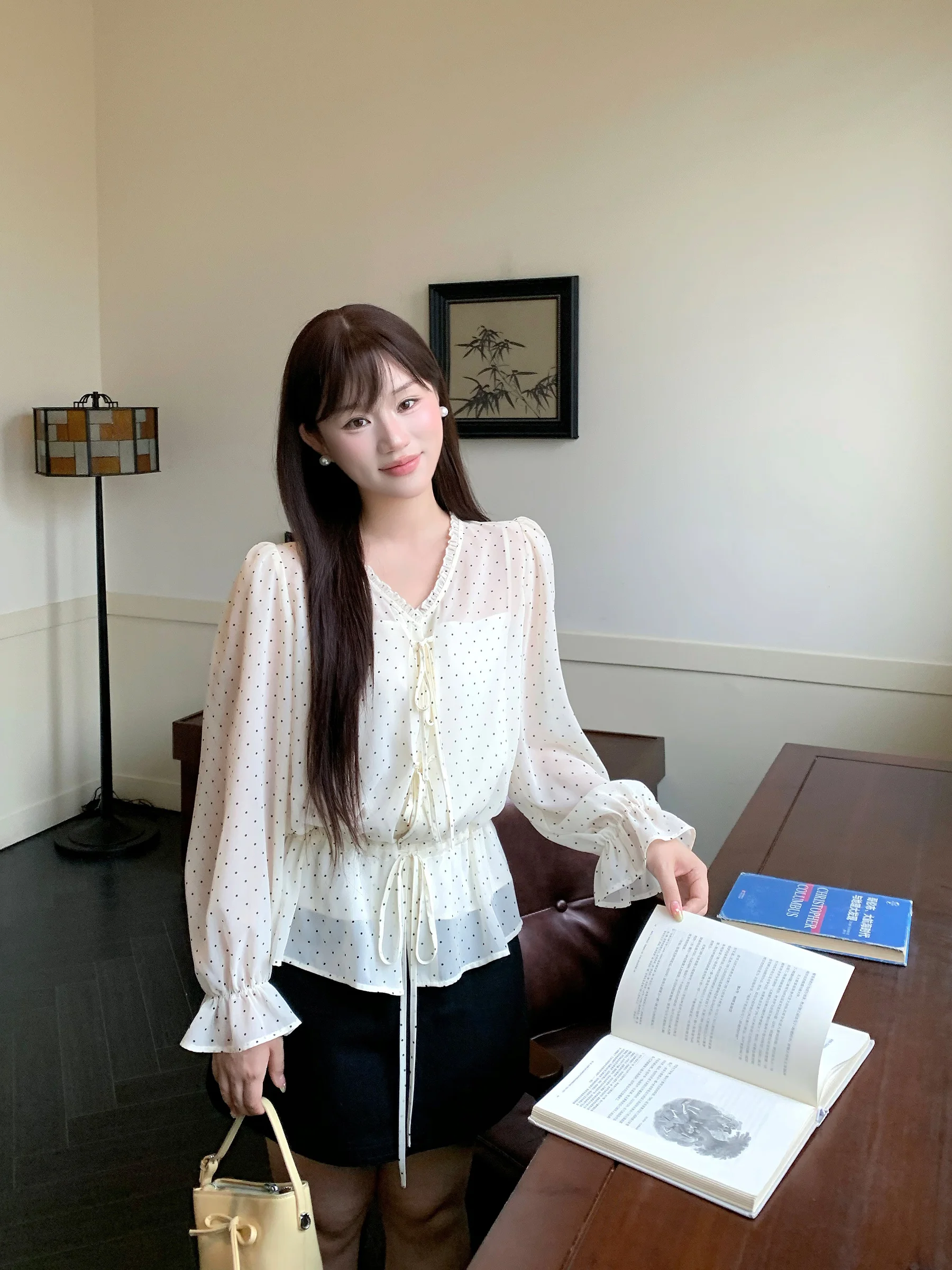 Summer Slimming Polka Dot V-neck Belted Shirt And Halter Top Two-piece Set Women's Korean Style Loose Fit Long Sleeve Blouse
Summer Slimming Polka Dot V-neck Belted Shirt And Halter Top Two-piece Set Women's Korean Style Loose Fit Long Sleeve Blouse