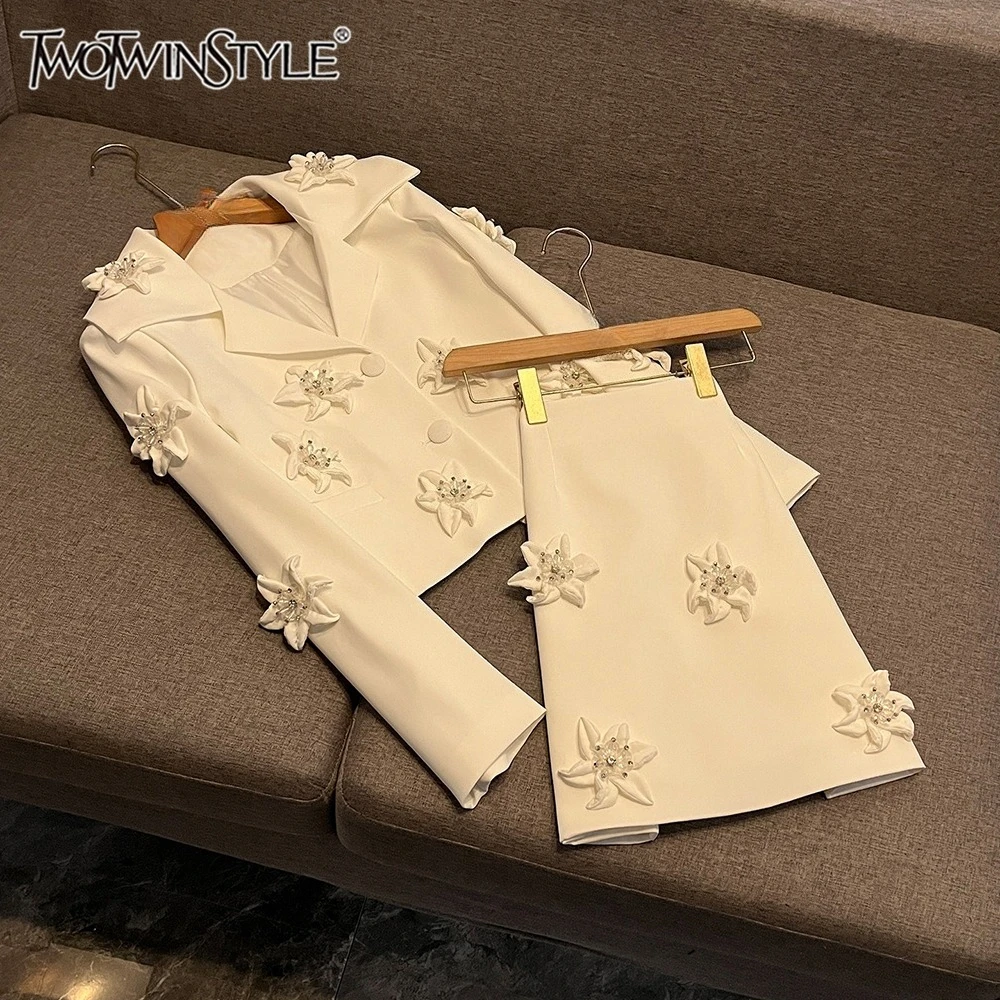 TWOTWINSTYLE Sweet Spliced Appliques Two Piece Sets For Women Lapel Long Sleeve Top High Waist Skirt Chic Set Female KSE556318
TWOTWINSTYLE Sweet Spliced Appliques Two Piece Sets For Women Lapel Long Sleeve Top High Waist Skirt Chic Set Female KSE556318