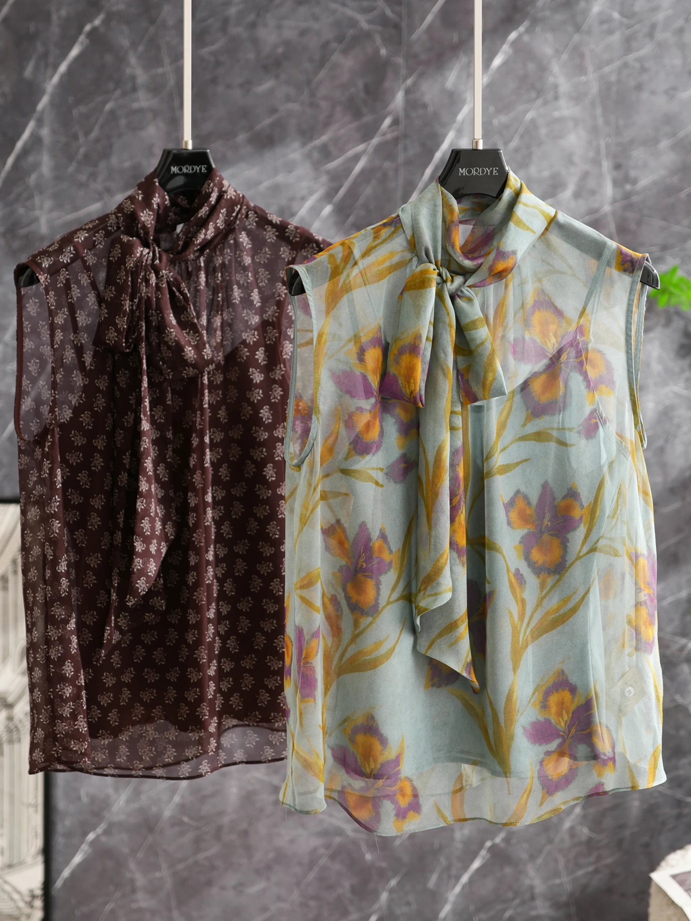 Silk Shirts Women's Summer Breathable Loose Fit Floral Print Knot Front Tie Sleeveless Stand Collar Gown Two Piece Set
Silk Shirts Women's Summer Breathable Loose Fit Floral Print Knot Front Tie Sleeveless Stand Collar Gown Two Piece Set