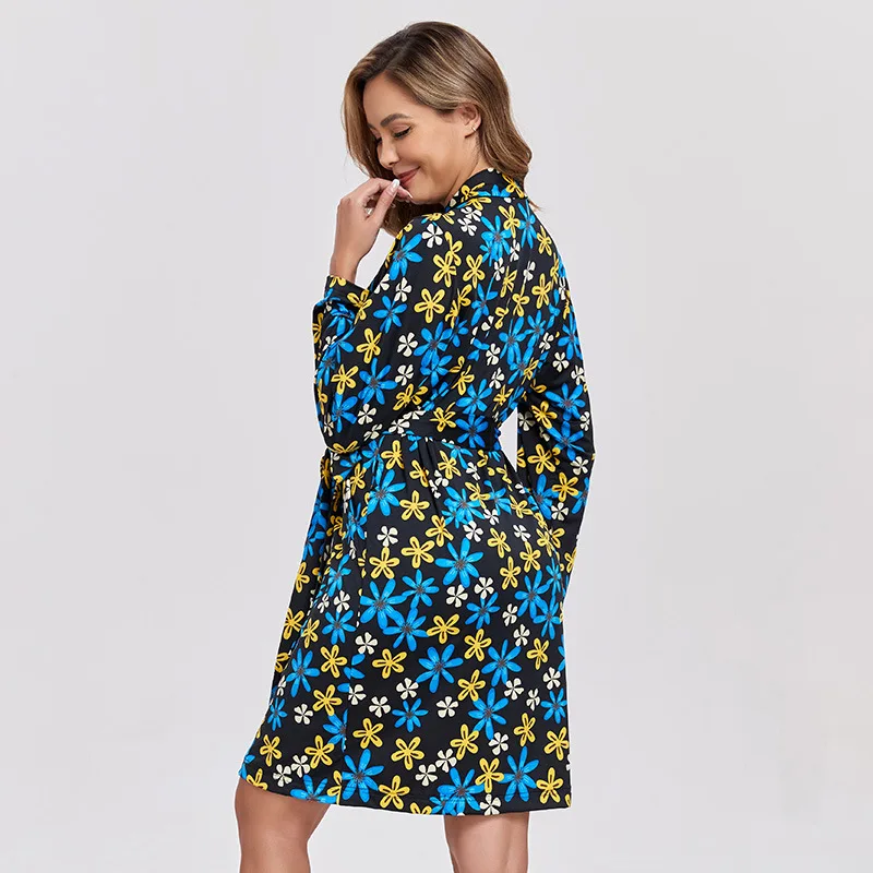 Summer Women's Fashionable Printed Long Sleeved Satin Bathrobe, Made Of Milk Silk Material, With A Belt, Essential For Bedrooms
Summer Women's Fashionable Printed Long Sleeved Satin Bathrobe, Made Of Milk Silk Material, With A Belt, Essential For Bedrooms