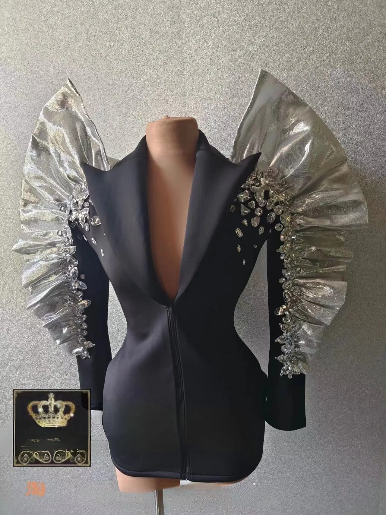 Full Diamond Exaggerated Lace Shoulder Zipper Suit Jacket Nightclub Bar Singer Stage Model Runway Show Clothing New Women Coat
Full Diamond Exaggerated Lace Shoulder Zipper Suit Jacket Nightclub Bar Singer Stage Model Runway Show Clothing New Women Coat