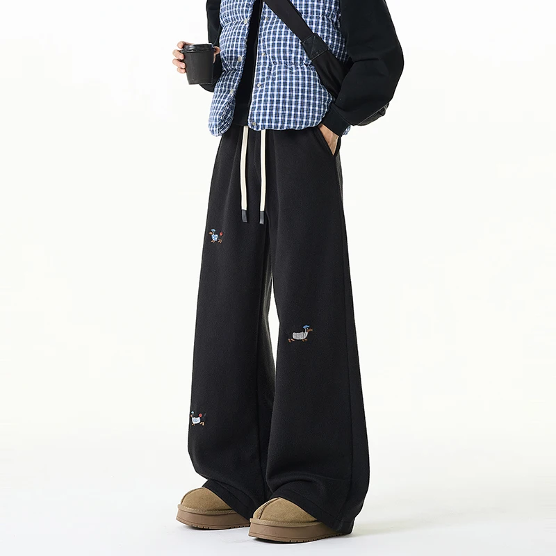 Мужские осенне-зимние теплые модные свободные повседневные брюки прямого кроя с вышивкой в стиле американского таксы (такси)
Мужские осенне-зимние теплые модные свободные повседневные брюки прямого кроя с вышивкой в стиле американского таксы (такси)