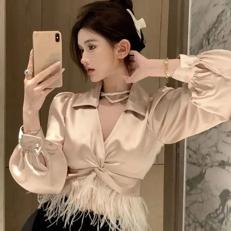Feather Tassel Satin Shirt Women 2024 Autumn New Design Niche French V-Neck Temperament Long-Sleeved Top
Feather Tassel Satin Shirt Women 2024 Autumn New Design Niche French V-Neck Temperament Long-Sleeved Top