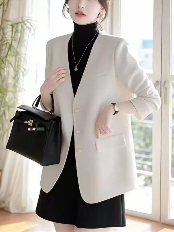 Elegant White Suit Jacket for Women Autumn Winter New Arrival Fashionable Ladylike High-End Feel Short Outerwear Polyester Fiber
Elegant White Suit Jacket for Women Autumn Winter New Arrival Fashionable Ladylike High-End Feel Short Outerwear Polyester Fiber