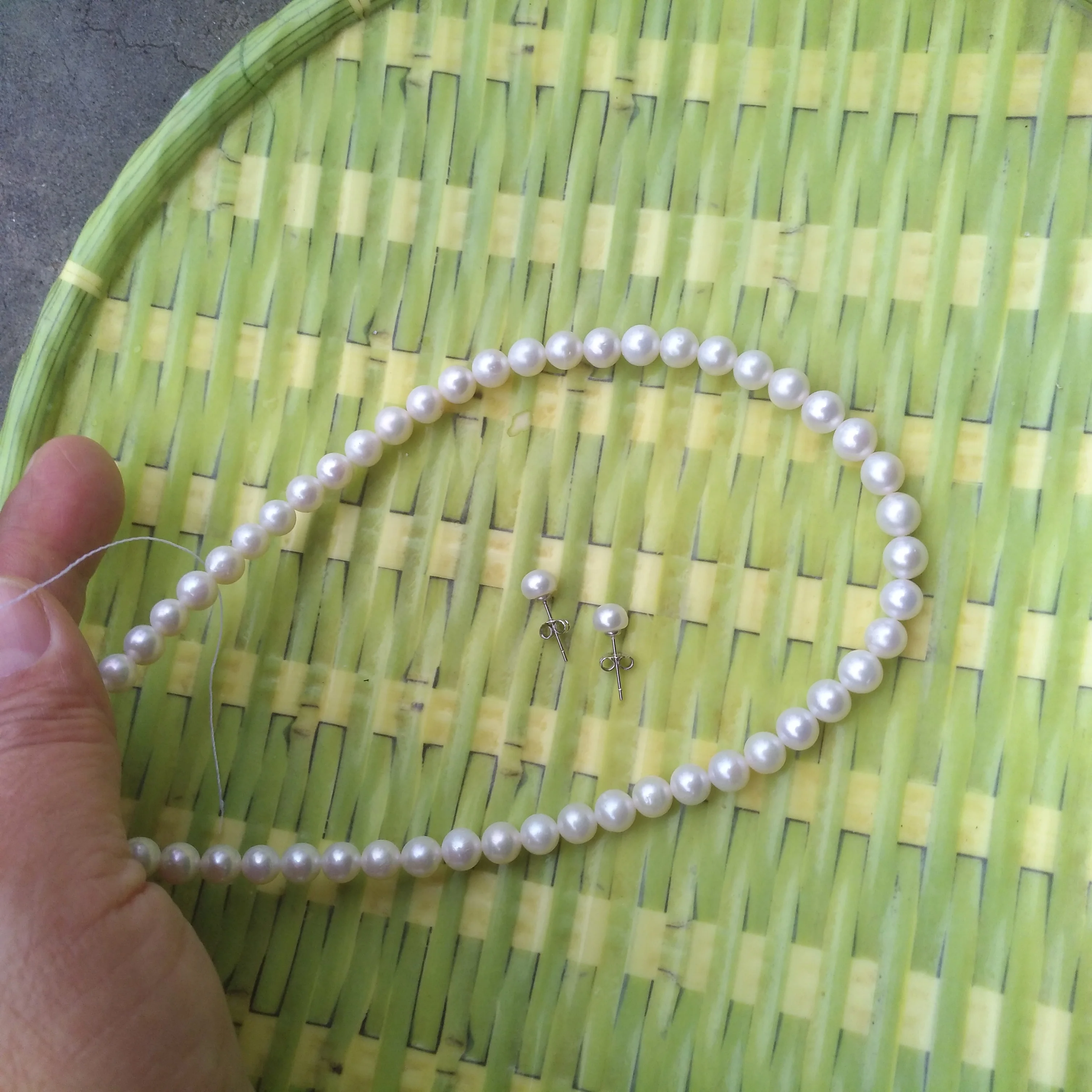 Набор: ожерелье из натурального белого жемчуга Южных морей класса ААА (18 дюймов) и белые жемчужные серьги-гвоздики. Видео и фотографии сделаны вживую.
Набор: ожерелье из натурального белого жемчуга Южных морей класса ААА (18 дюймов) и белые жемчужные серьги-гвоздики. Видео и фотографии сделаны вживую.