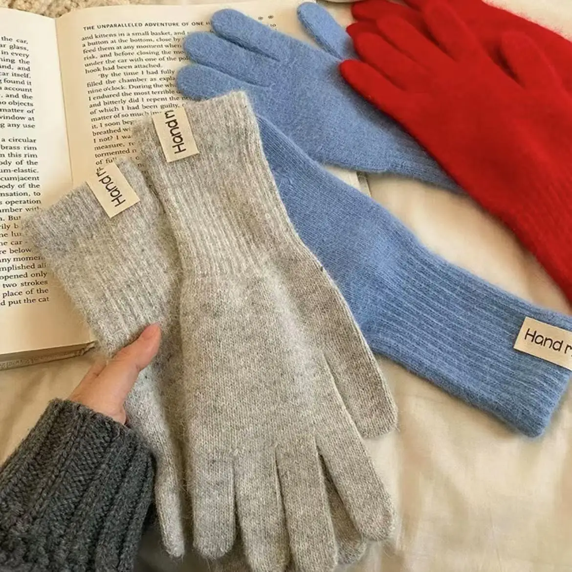 Solid Color Winter Knitted Wool Gloves Fashion Versatile Autumn Winter Korean Style Finger Gloves Warm Finger Containing Mittens
Solid Color Winter Knitted Wool Gloves Fashion Versatile Autumn Winter Korean Style Finger Gloves Warm Finger Containing Mittens