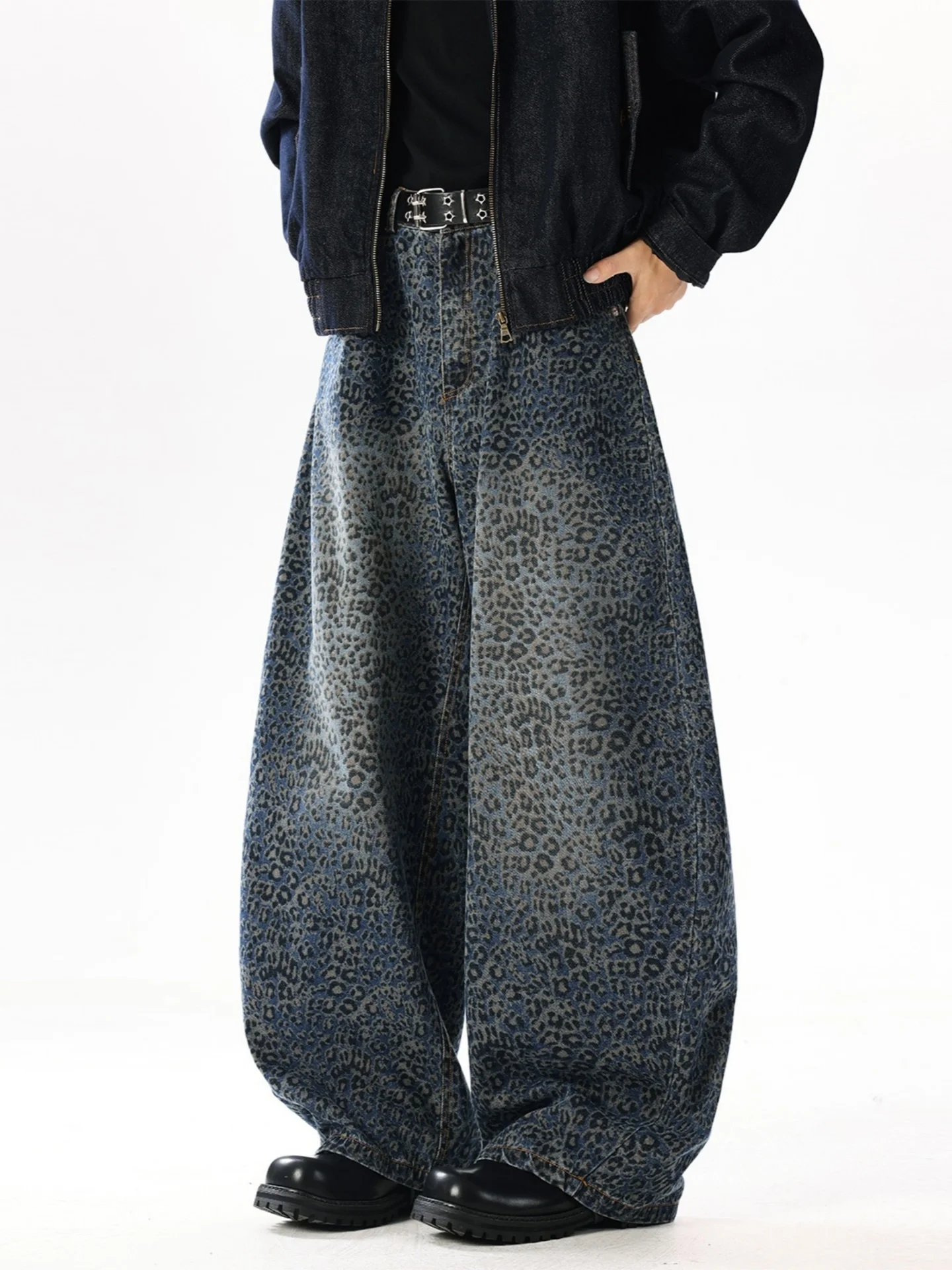 Trendy Leopard Print Design Loose Wide Leg Men's Jeans American Style Casual Trousers Knife Shape Silhouette Winter Fashion
Trendy Leopard Print Design Loose Wide Leg Men's Jeans American Style Casual Trousers Knife Shape Silhouette Winter Fashion