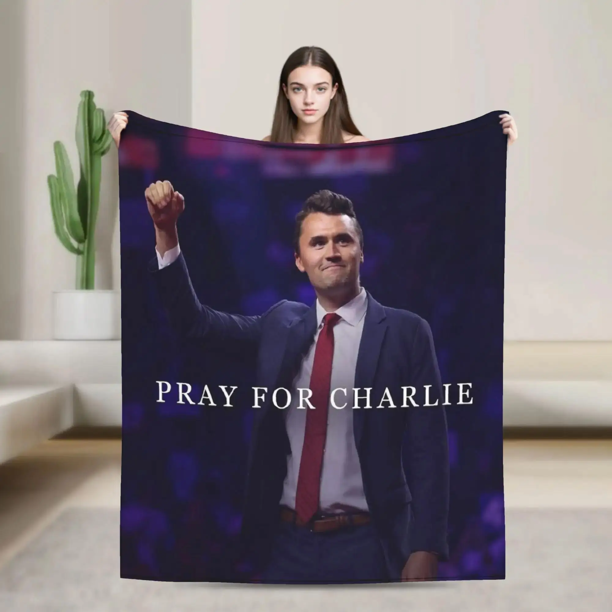 Плюшевый плед Pray For Charlie Kirk для студентов: теплый фланелевый плед для дивана, кровати или использования на улице
Плюшевый плед Pray For Charlie Kirk для студентов: теплый фланелевый плед для дивана, кровати или использования на улице
