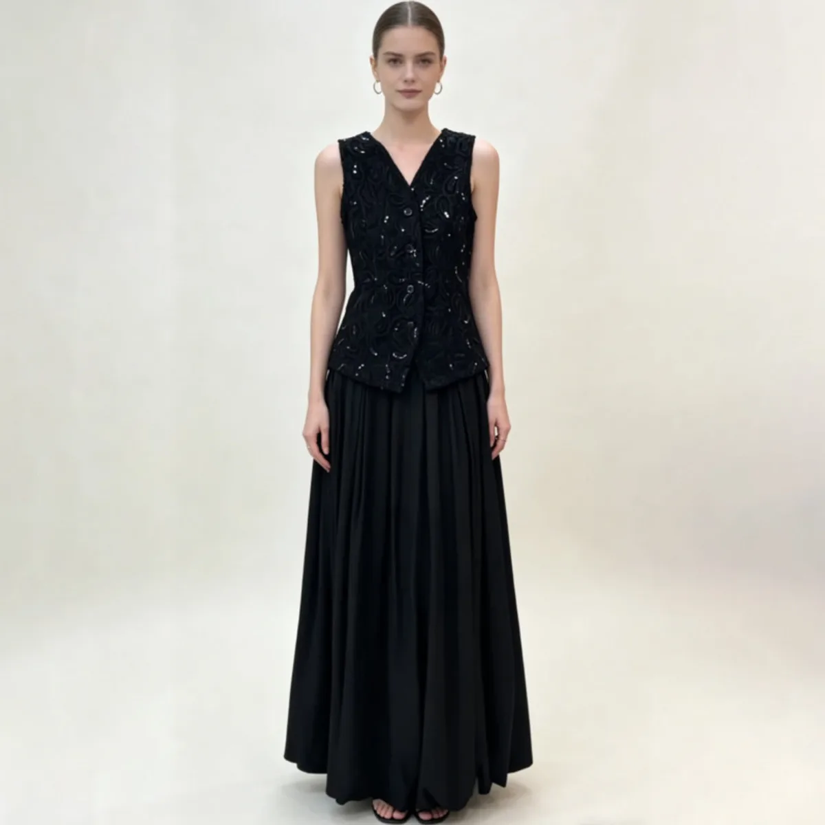 TOKO 2026 Spring Summer Women Sequin Embellished Two Piece Set V Neck Sleeveless Vest High Waist Maxi Skirt Elegant Party Outfit
TOKO 2026 Spring Summer Women Sequin Embellished Two Piece Set V Neck Sleeveless Vest High Waist Maxi Skirt Elegant Party Outfit