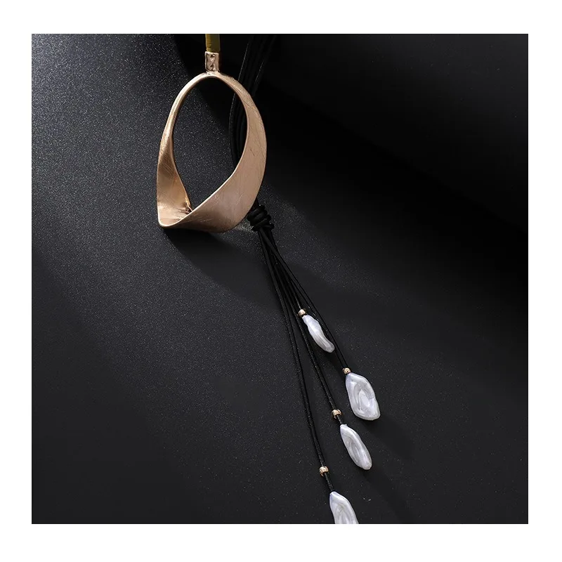 Foreign Trade Explosion Fashion Personality Simple Niche Irregular Geometric Alloy Women's Temperament Clavicle Chain
Foreign Trade Explosion Fashion Personality Simple Niche Irregular Geometric Alloy Women's Temperament Clavicle Chain