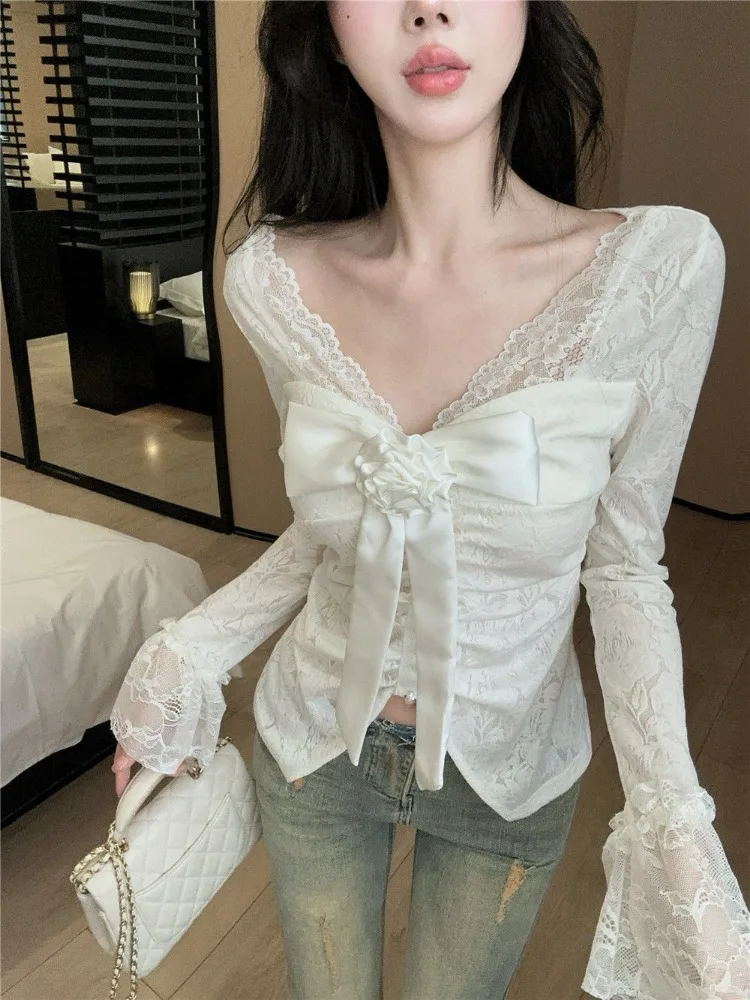 Женская кружевная рубашка с милым v-образным вырезом и бантом, весна 2025, облегающие укороченные топы с длинными рукавами, сексуальная Y2k, тонкий дизайн, шикарная блузка
Женская кружевная рубашка с милым v-образным вырезом и бантом, весна 2025, облегающие укороченные топы с длинными рукавами, сексуальная Y2k, тонкий дизайн, шикарная блузка