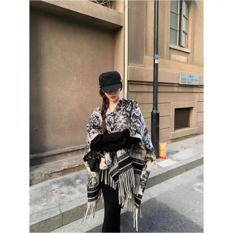Double-Sided Long Scarf Women's Fashionable Black White Patterned Warmth Cowl Neck Wrap Stylish Accessory for Autumn Winter
Double-Sided Long Scarf Women's Fashionable Black White Patterned Warmth Cowl Neck Wrap Stylish Accessory for Autumn Winter